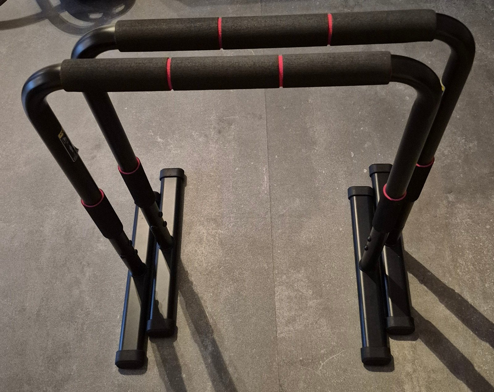 Domyos Training Station 100 - Dip Station, Sport en Fitness, Fitnessmaterialen, Ophalen, Zo goed als nieuw, Buik, Overige typen