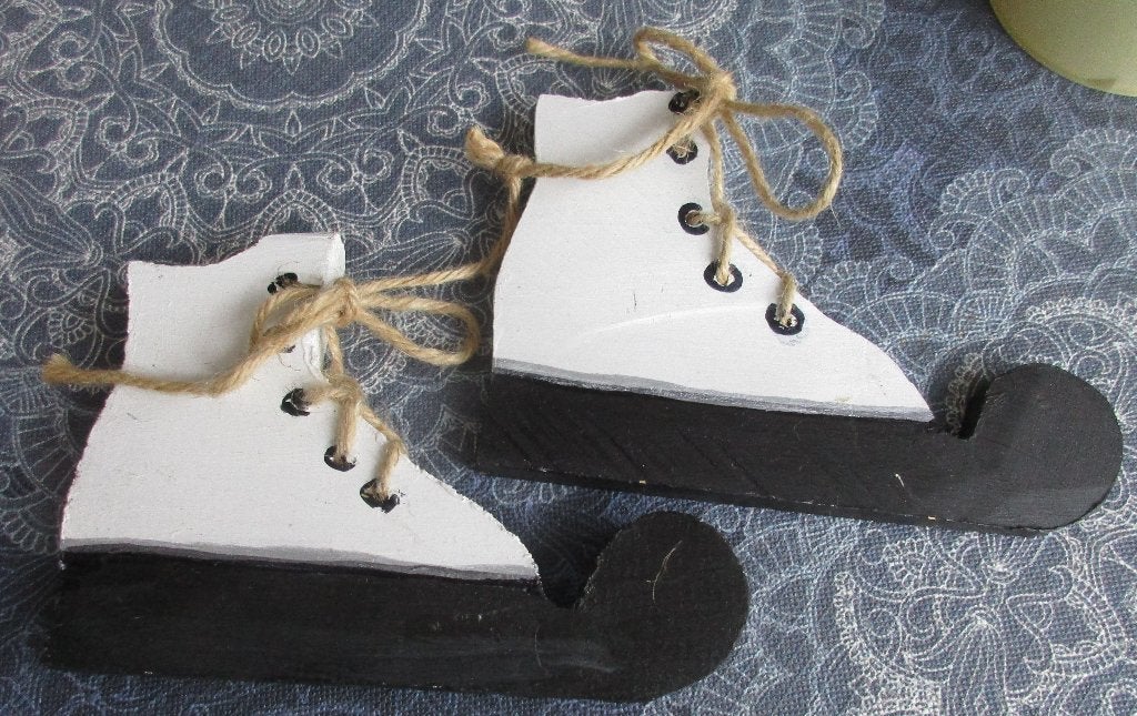 hanger met 2 houten schaatsen eraan -18 x 12,5 cm, Ophalen of Verzenden