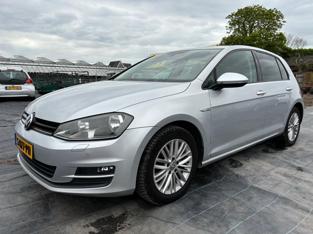 Volkswagen Golf 1.2 TSI 5D 2014 Cup edition Grijs vol opties, Voorwielaandrijving, Euro 5, 4 cilinders, 49 €/maand