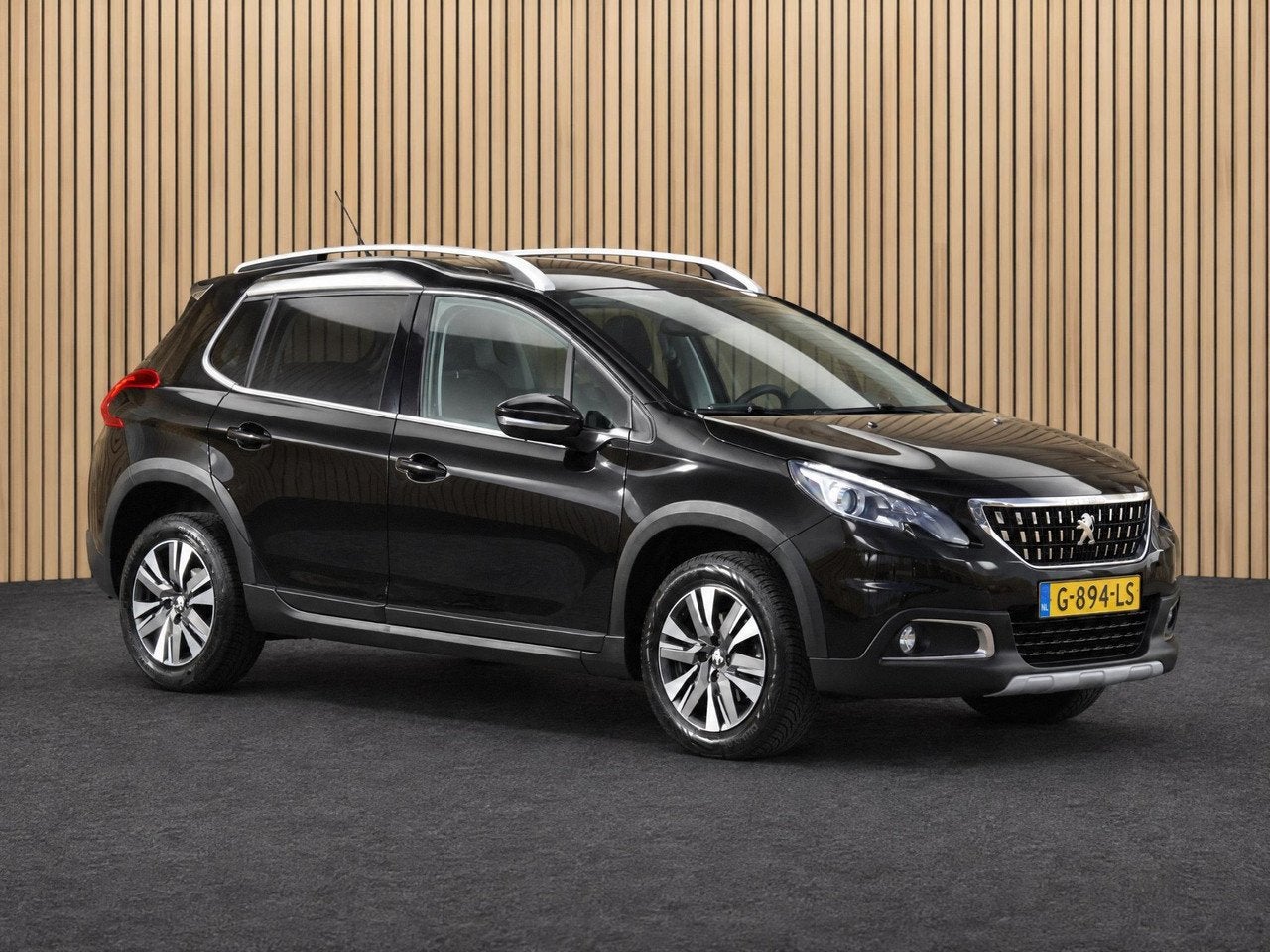 Peugeot 2008 1.2 PureTech Allure | Camera/Navi/Climate/Panod, Auto's, Voorwielaandrijving, 1136 kg, 1199 cc, Zwart