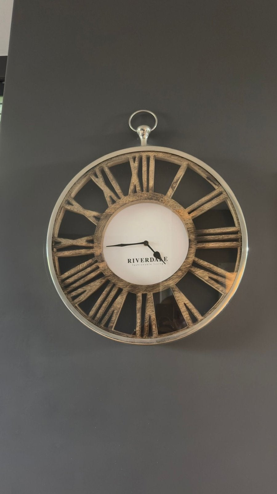 Riverdale Wandklok met Romeinse Cijfers, Huis en Inrichting, Woonaccessoires | Klokken, Ophalen, Zo goed als nieuw, Analoog, Wandklok