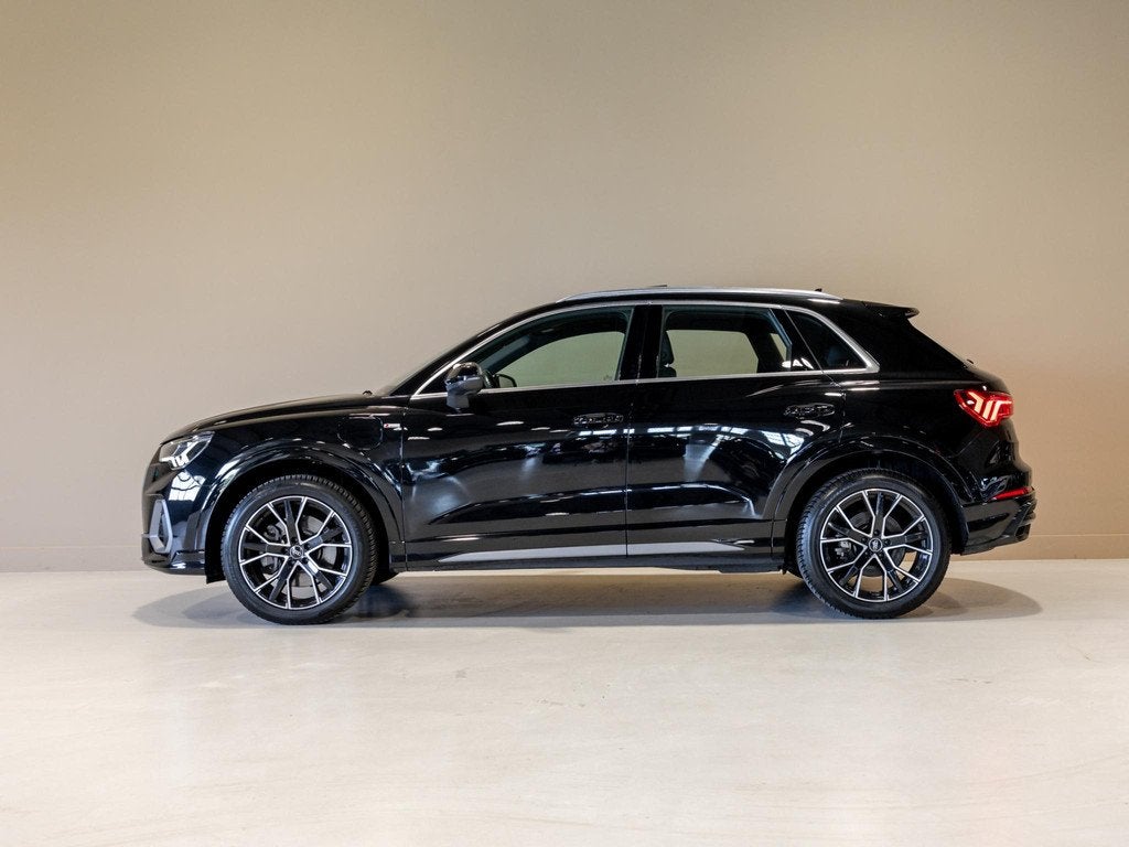Audi Q3 45 TFSI e 2x S-Line edition / 245pk / Panorama dak /, Auto's, Audi, Gebruikt, Met garantie (alle), Zwart, Hybride Elektrisch/Benzine