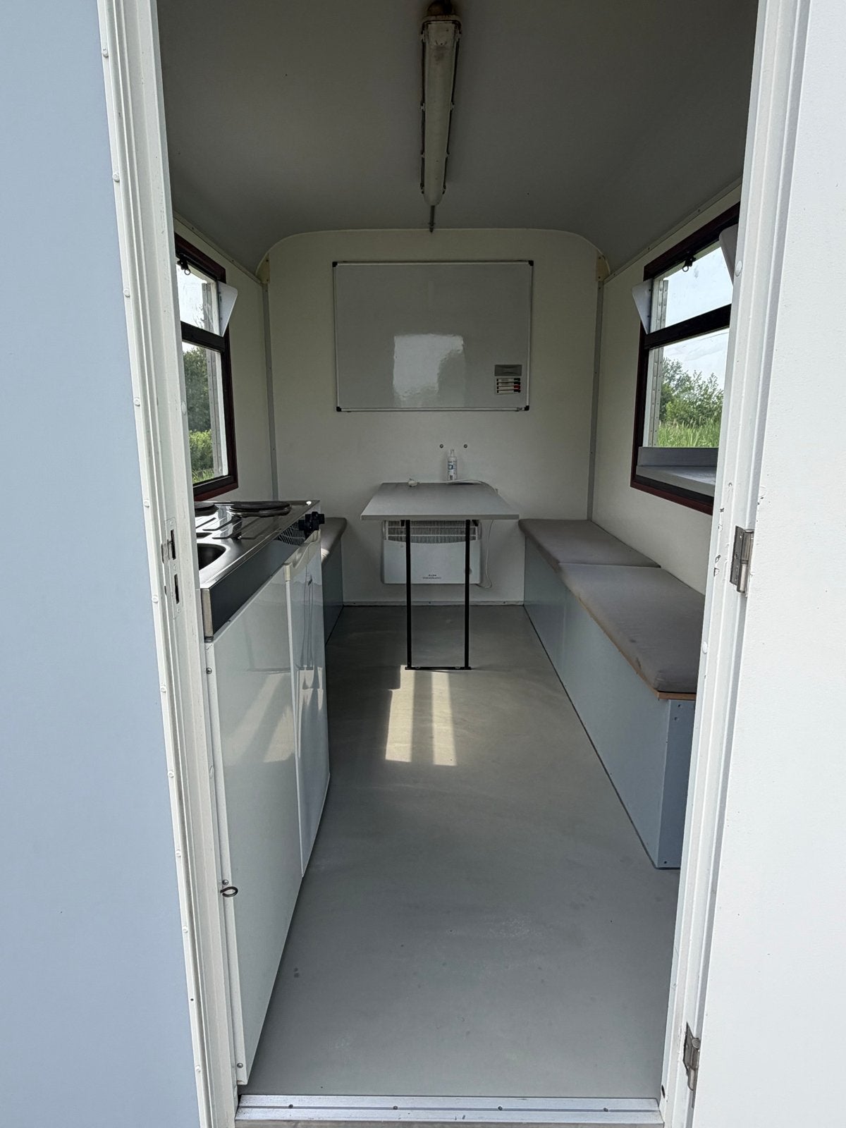 Schaftwagen met toilet, urinoir, keukenblok en koffiehoek, Ophalen