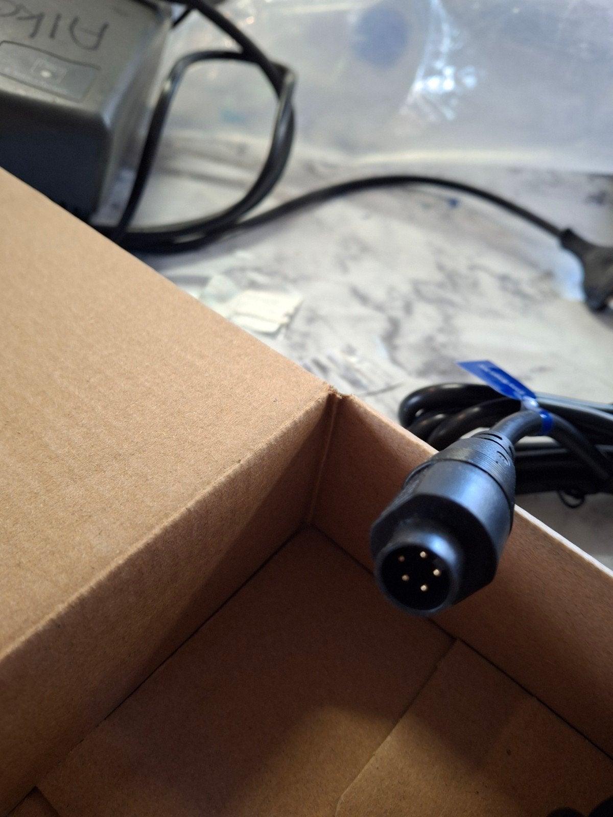 E-motion Li-ion Acculader 36V (42V 2A) - Nieuw in doos, Ophalen of Verzenden