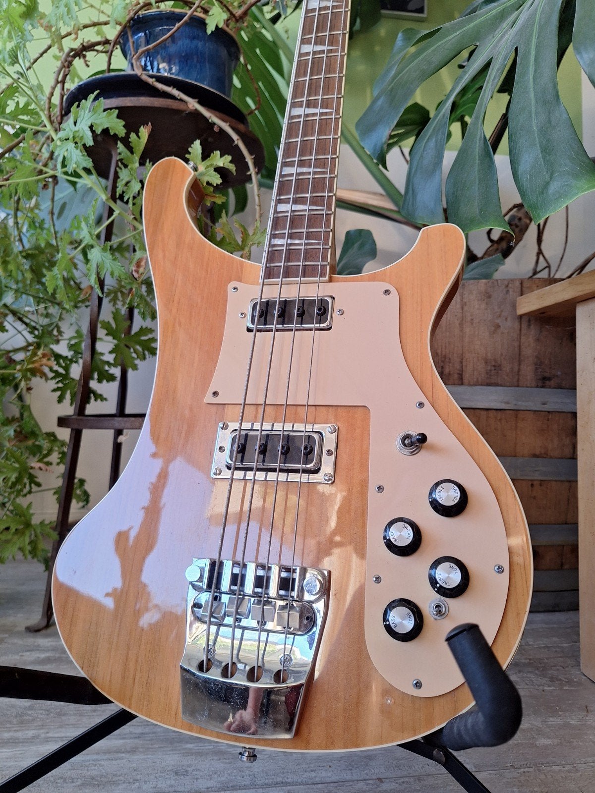 Indie Rickenbacker stijl basgitaar (Korea), Ophalen, Gebruikt