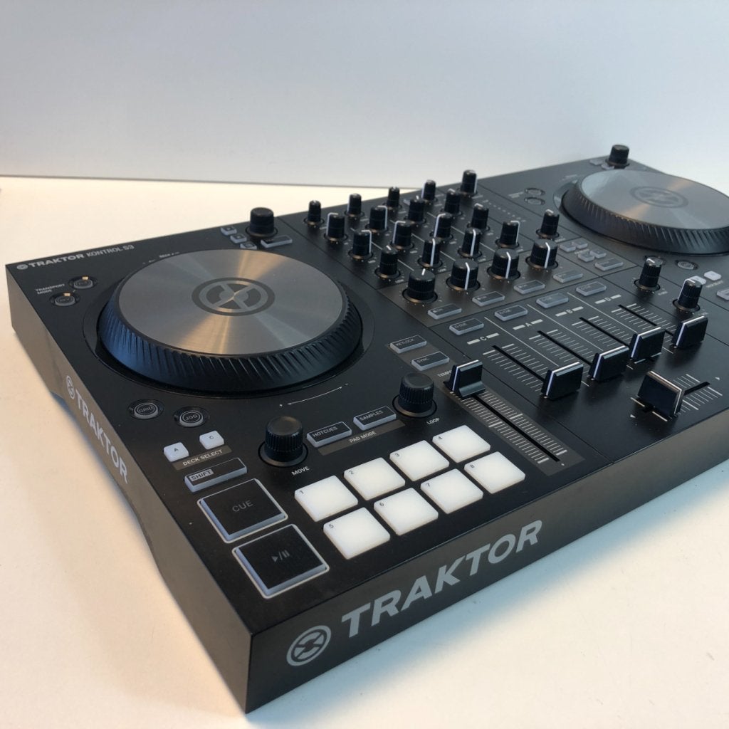 Traktor Kontrol S3 DJ-Controller + Traktor Code! + Hardcover, Muziek en Instrumenten, Native Instruments, Gebruikt, https://support.native-instruments.com/hc/nl