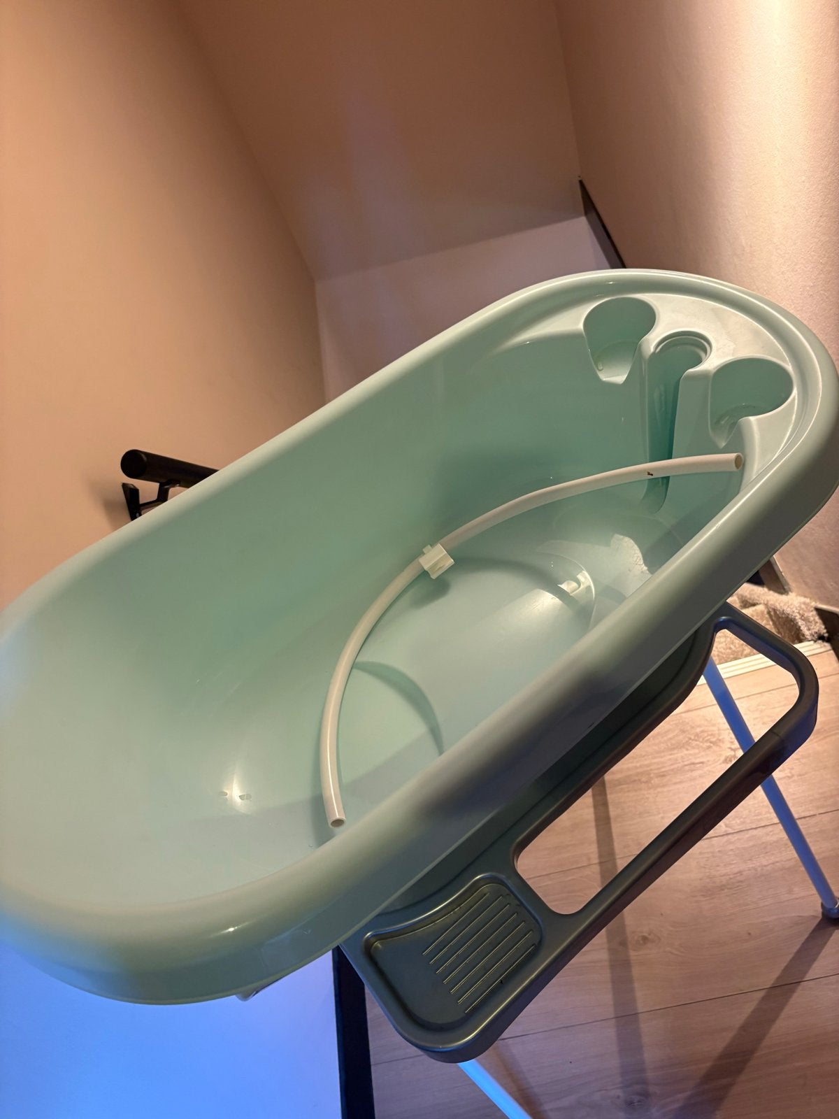 Bébé-jou babybadje met standaard en thermometer, Kinderen en Baby's, Badjes en Verzorging, Ophalen, Zo goed als nieuw, Badje, Bébé-jou