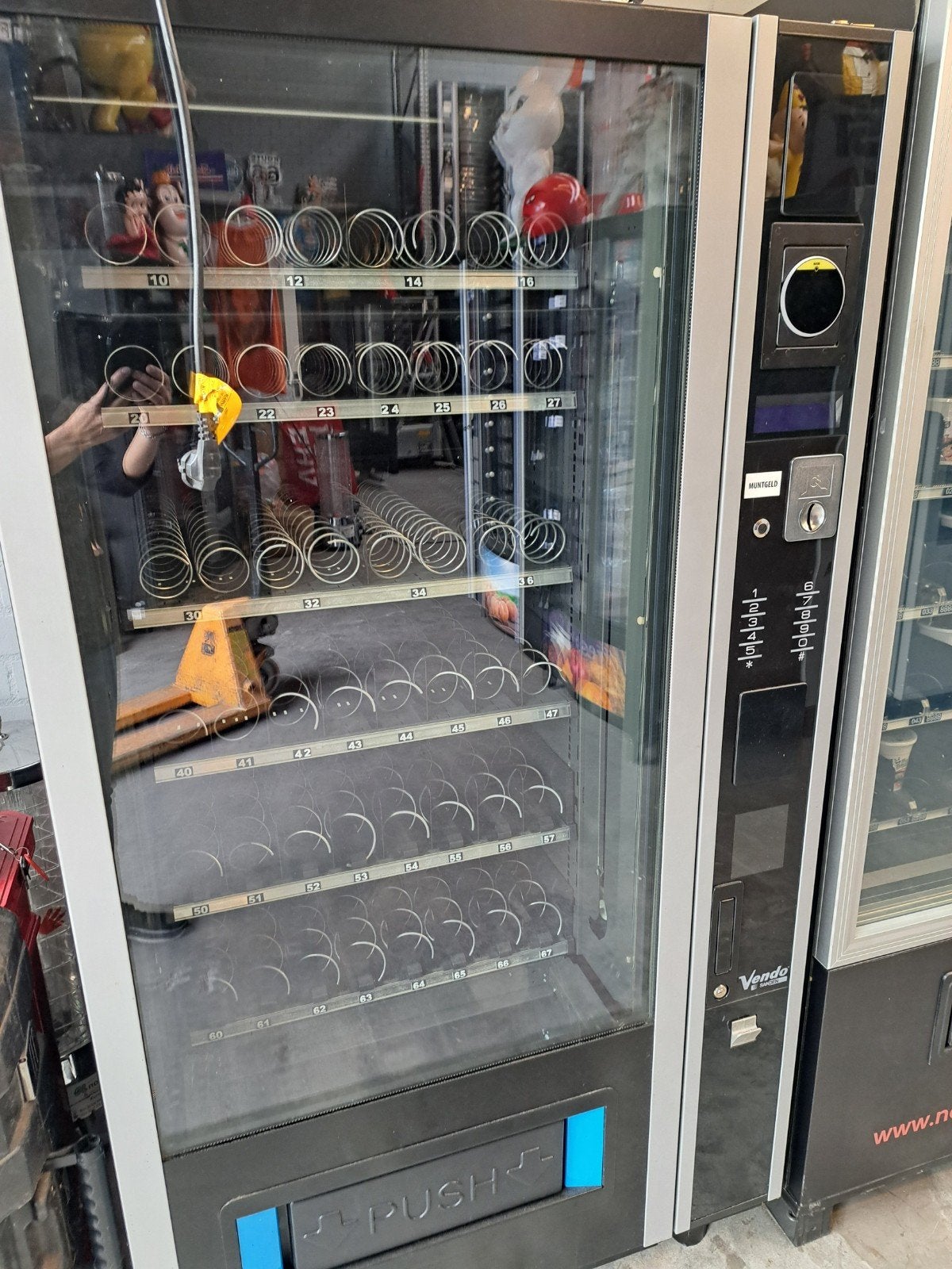 vendo combi automaat Gekoeld met nayax pin module, Ophalen
