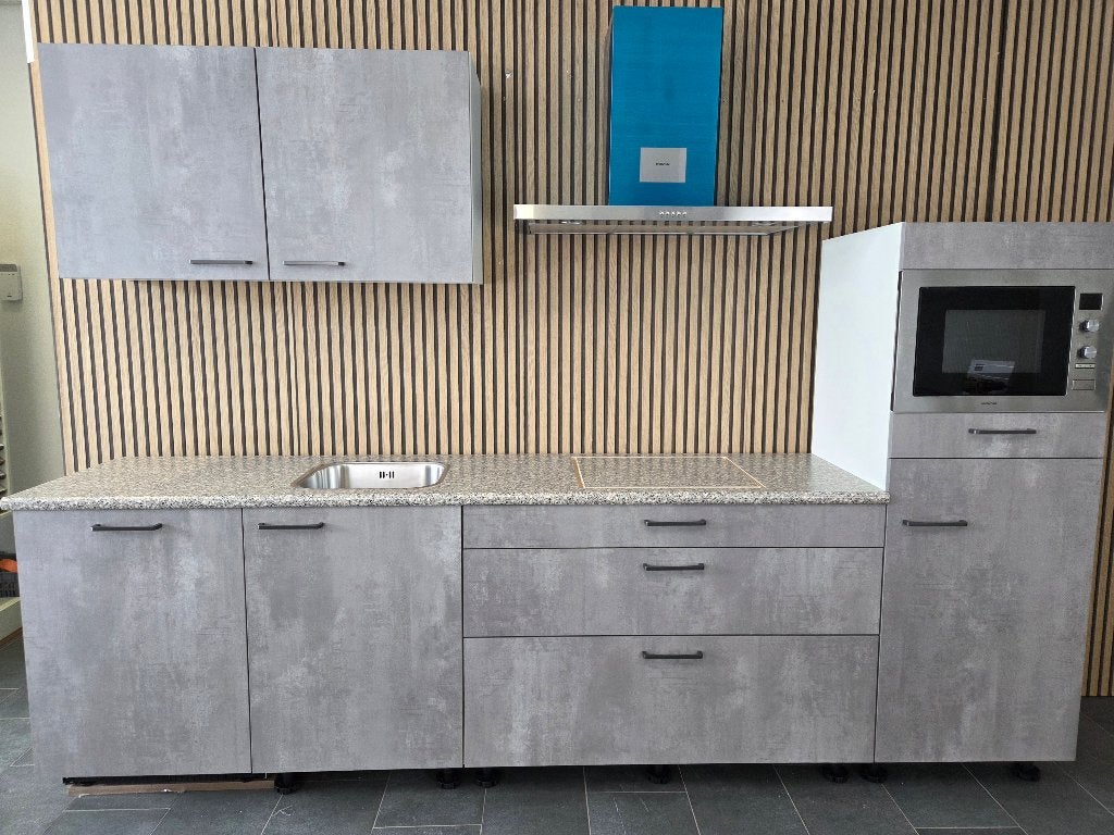 Q-Line ARTEGO Showroomkeuken 300 cm in SPOTPRIJS / INNOVARE, Nieuw, Enkelwandige keuken, Kunststof, Grijs