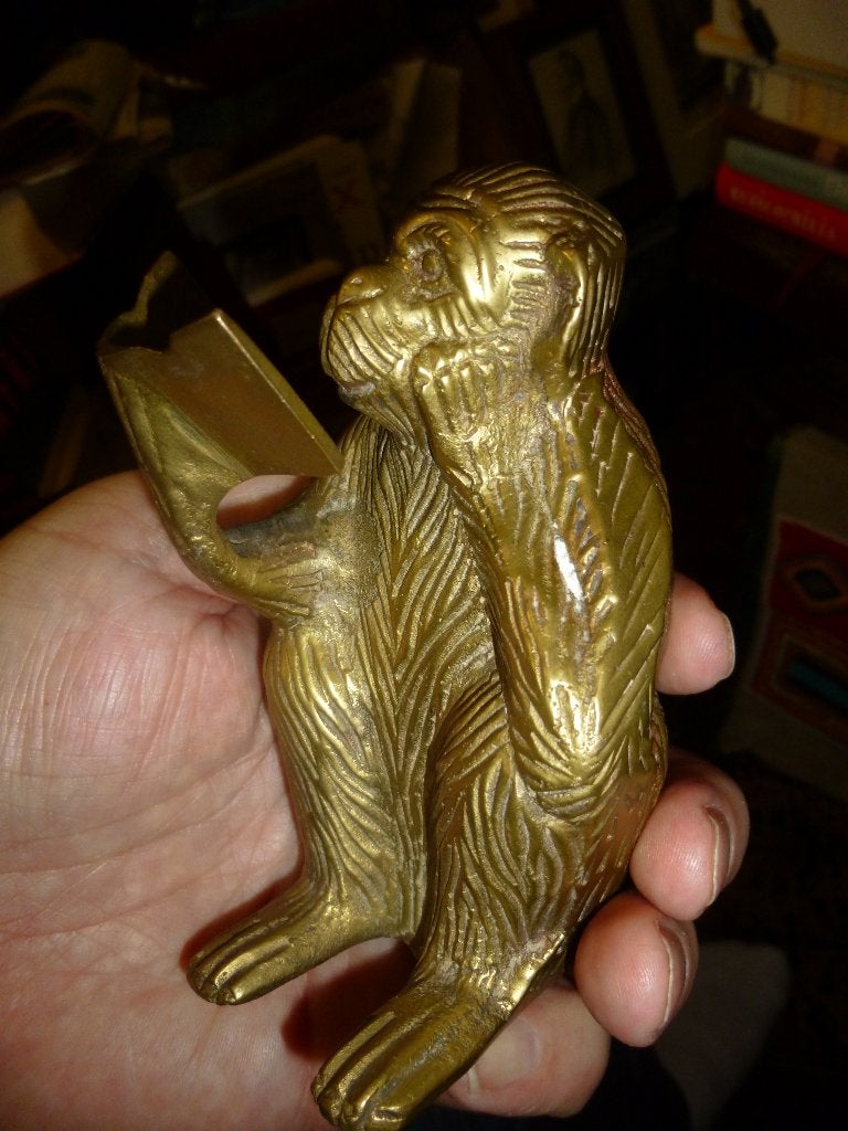 50ies emaille zeepaardje schaal, lezende geel bronzen aap, Antiek en Kunst, Ophalen of Verzenden, Brons, Overige typen