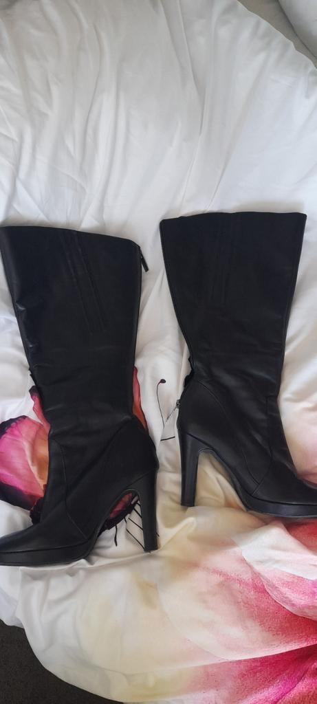 Mooie leren laarzen met hoge hak rits brede kuiten xxl, Kleding | Dames, Schoenen, Hoge laarzen, Zwart, Ophalen of Verzenden, Zo goed als nieuw