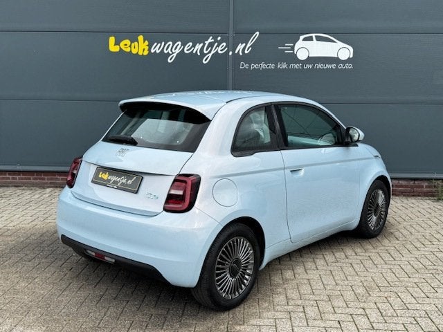 Fiat 500 e Icon 42 kWh *parelmoer *carplay *stoelverwarming, Auto's, Dealer onderhouden, Stof, Gebruikt, 1265 kg