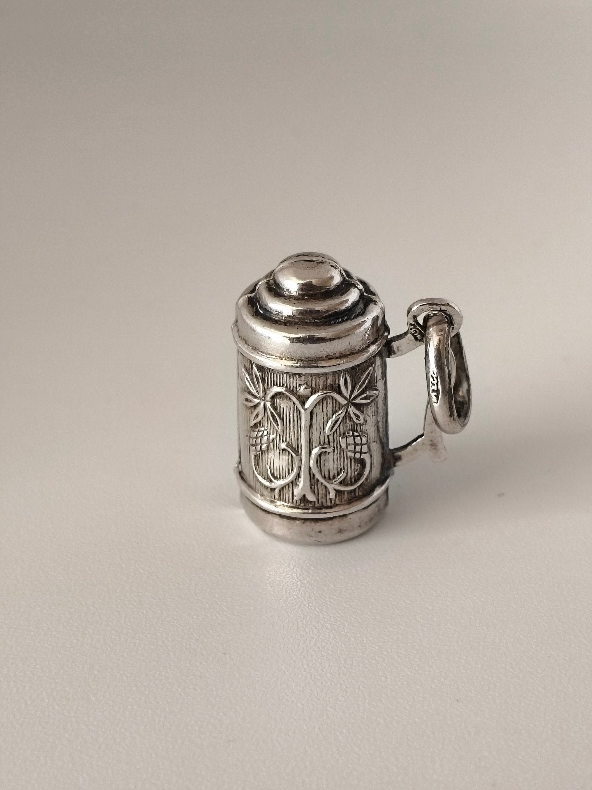 Vintage Zilveren 925 Bierpul Bedel/Hanger, Overige merken, Gebruikt, Ophalen of Verzenden, 1 bedel