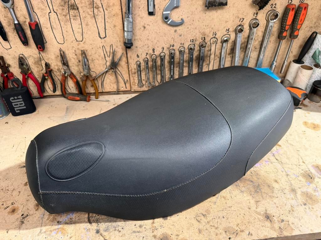 Piaggio skr facelift zadel 125cc 180cc, Motoren, Tuning en Styling, Ophalen of Verzenden