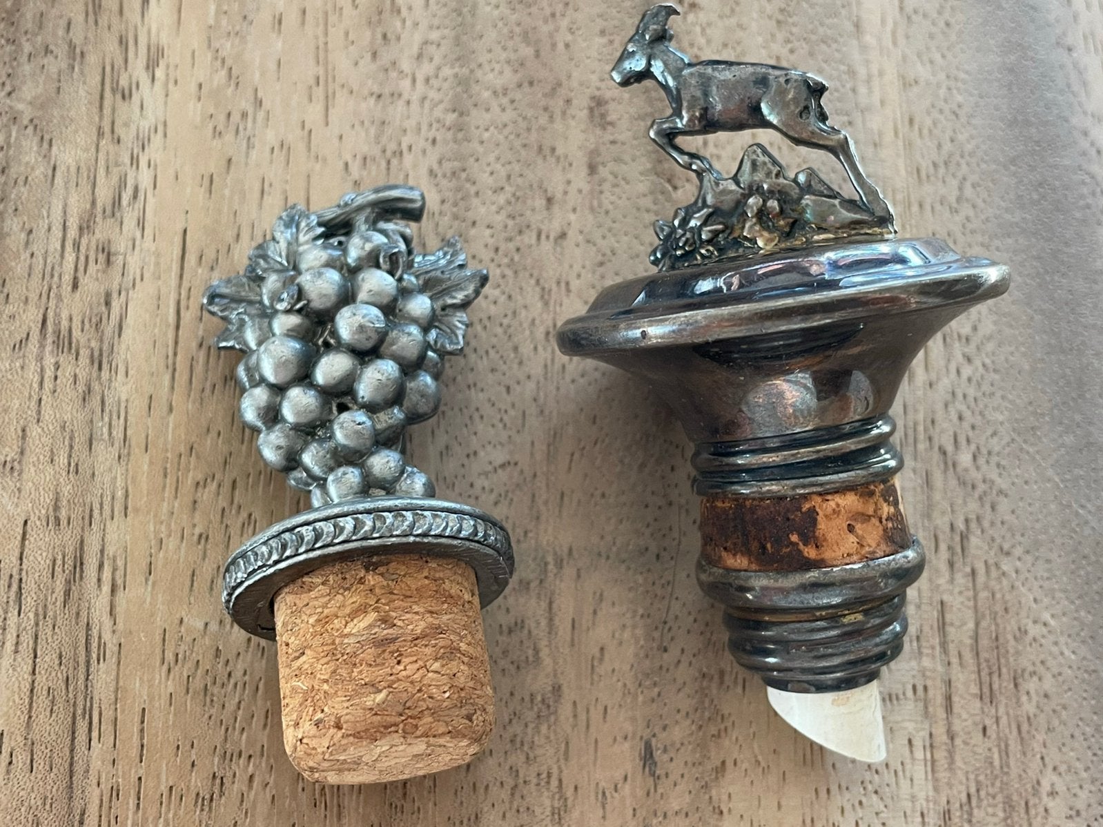 wijnstoppers druiventros en hert, Ophalen of Verzenden, Zo goed als nieuw, Frankrijk, Champagne