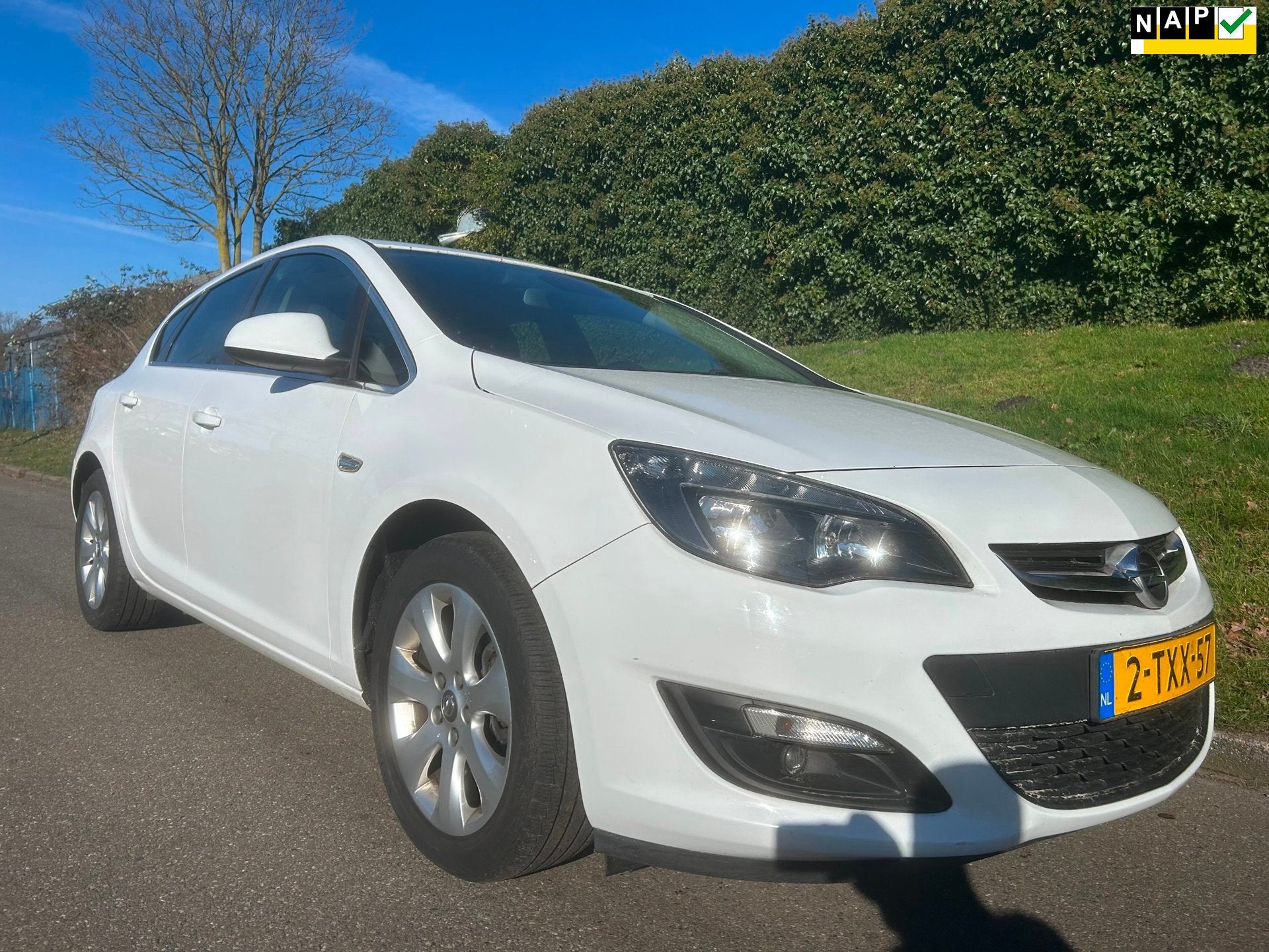 Opel Astra 1.6 CDTi Business + Navi - Clima - Cruise - PDC, Auto's, Voorwielaandrijving, 730 kg, Gebruikt, 4 cilinders