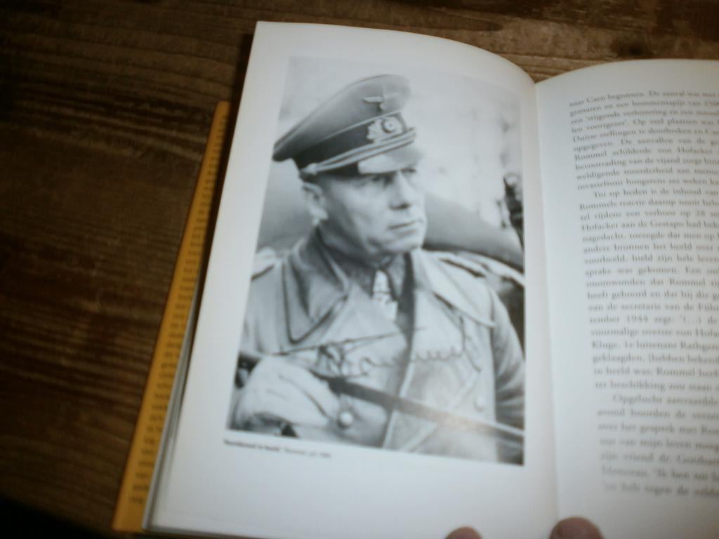 erwin rommel veldmaarschalk of nazi? met fotos uit wo2, Ophalen of Verzenden, Tweede Wereldoorlog, Nieuw, Overige onderwerpen