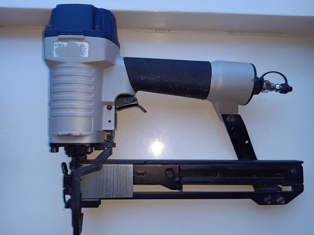 pneumatische tacker / nieter Kitpro Basso 90/40A-1 -Nieten-, Minder dan 25 liter, Ophalen of Verzenden, Zo goed als nieuw, Minder dan 200 liter/min