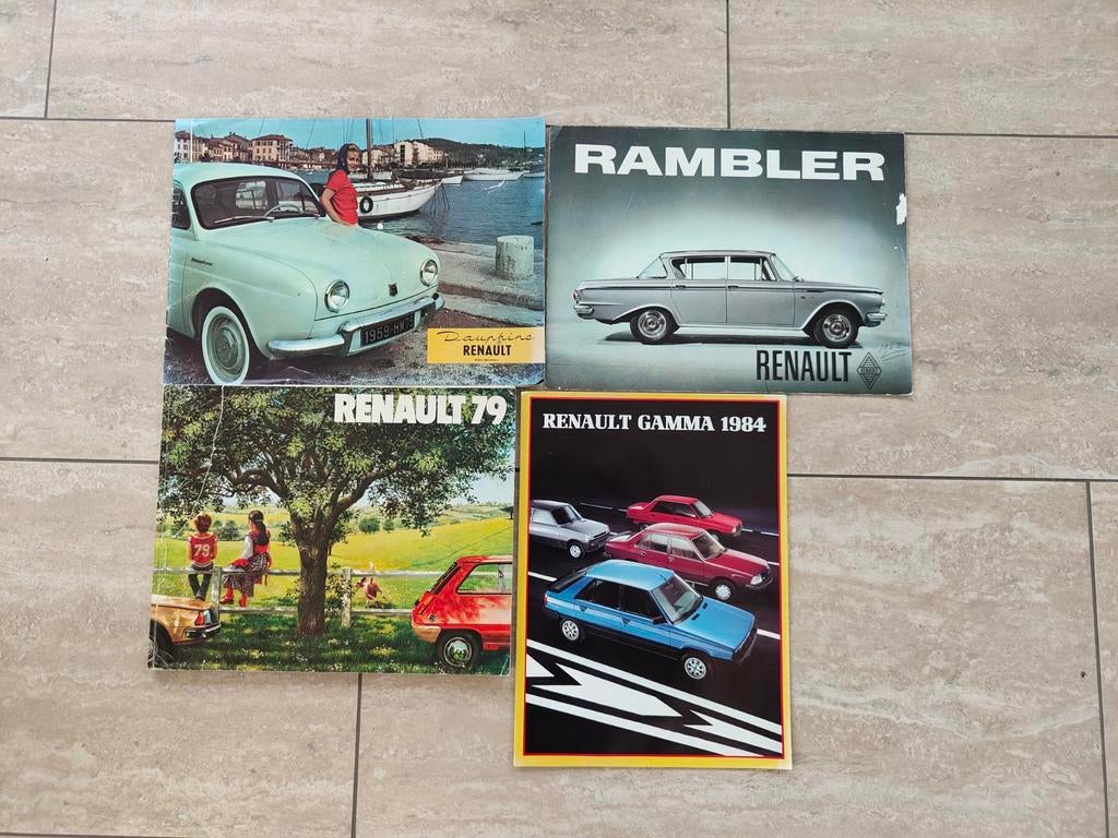 4 vintage Renault folders. Waaronder Renault Dauphine., Boeken, Ophalen of Verzenden, Gelezen, Renault