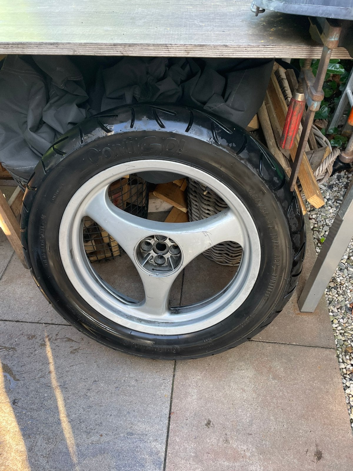 Achter wiel BMW k1100lt, Ophalen