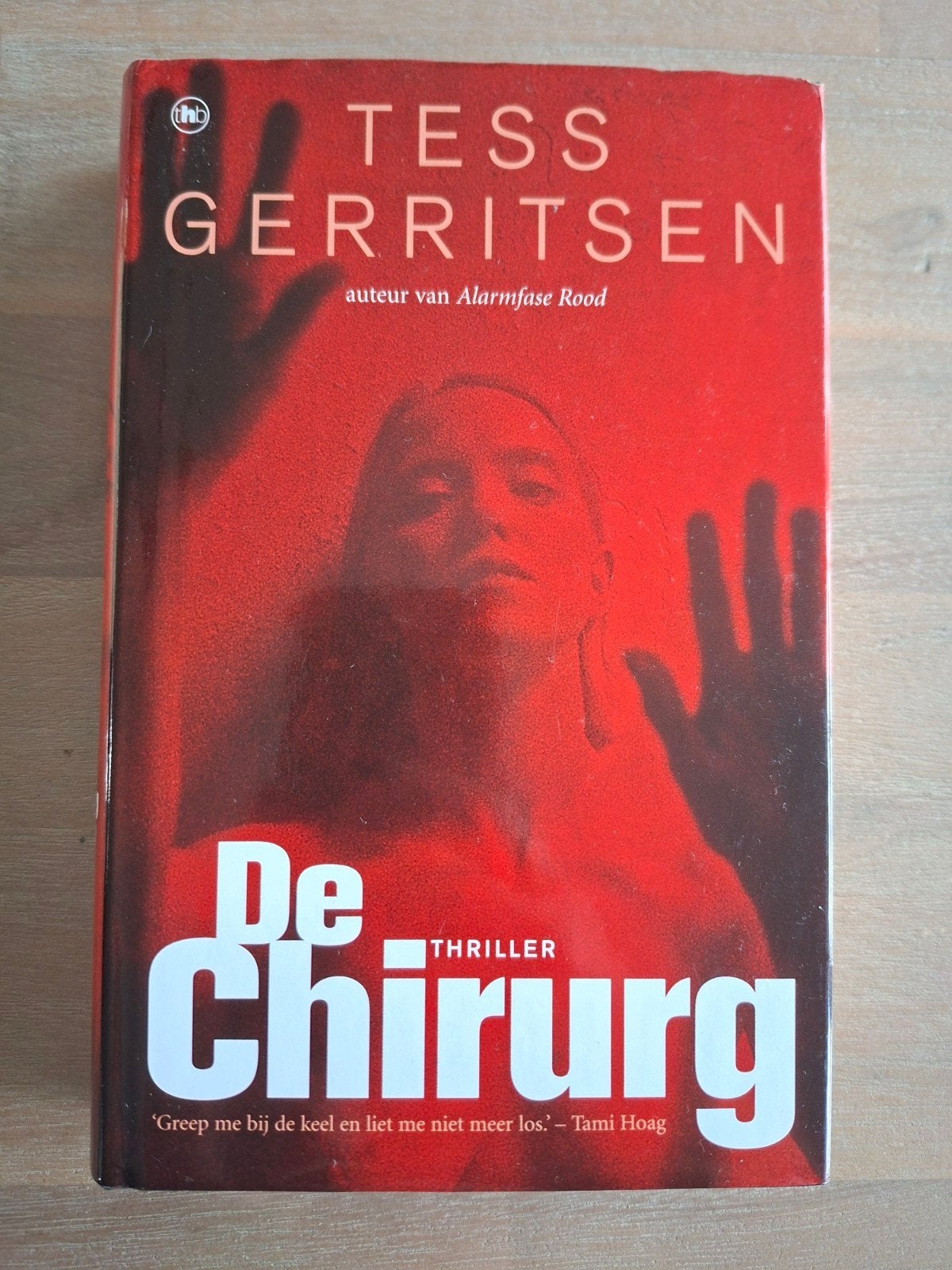 De Chirurg - Tess Gerritsen (Thriller), Ophalen of Verzenden, Gelezen, Tess Gerritsen