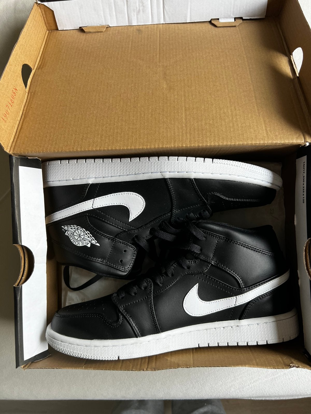 Nike jordans 1 mid, Zwart, Nieuw, Ophalen of Verzenden, Sneakers of Gympen