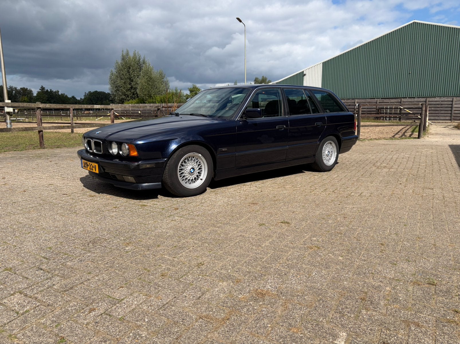 Bmw e34 525i, Auto's, Achterwielaandrijving, Zwart, Blauw, Stationwagon