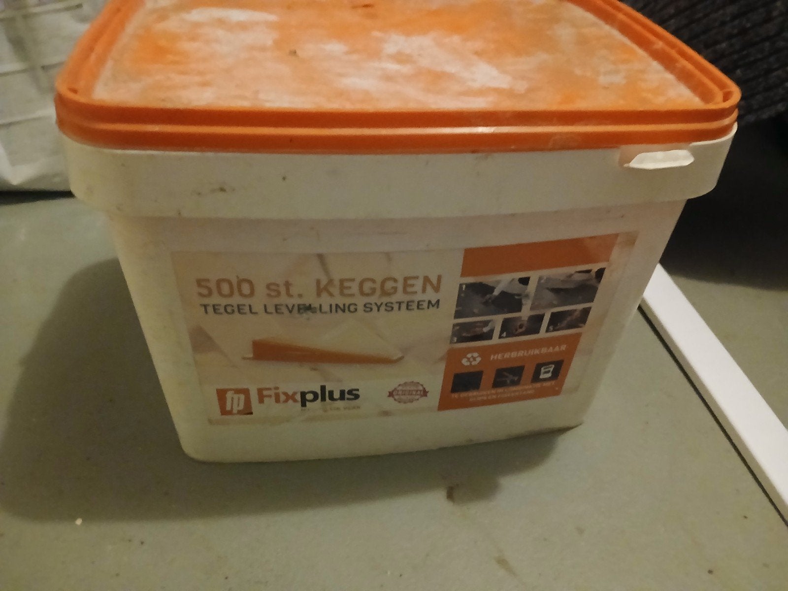 Tegelkeggen Fixplus 500 stuks in bak, Ophalen, Gebruikt, Overige typen