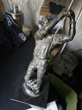Bronzen beeldje van golfspeler op marmeren sokkel, Ophalen of Verzenden, Brons