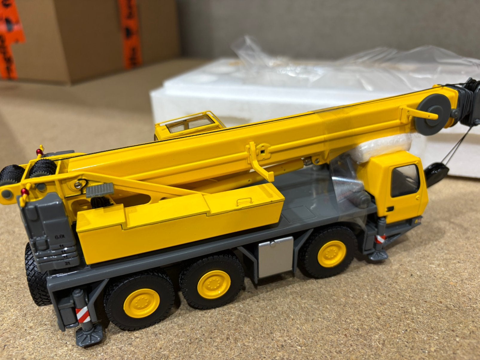 GROVE GMK 3055 TELEKRAAN MANITOWOC, Hobby en Vrije tijd, Modelauto's | 1:50, Ophalen of Verzenden, Zo goed als nieuw, Bus of Vrachtwagen