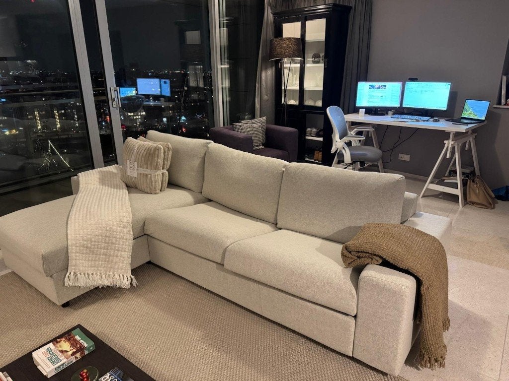 Modern Sofa Bed with Storage - Excellent Condition, Ophalen, 250 tot 300 cm, Zo goed als nieuw, Overige materialen