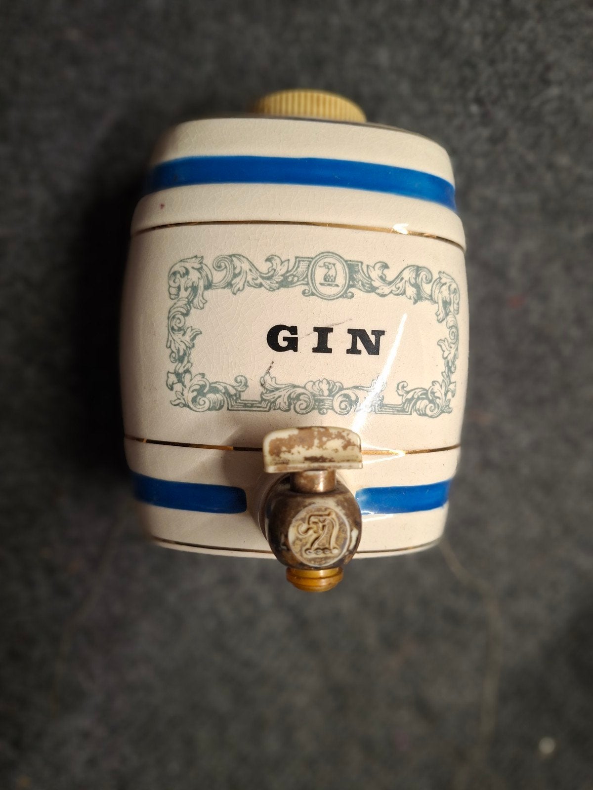 Vintage Royal Victoria Wade Gin Vatje - W&A Gilbey, Antiek en Kunst, Ophalen of Verzenden