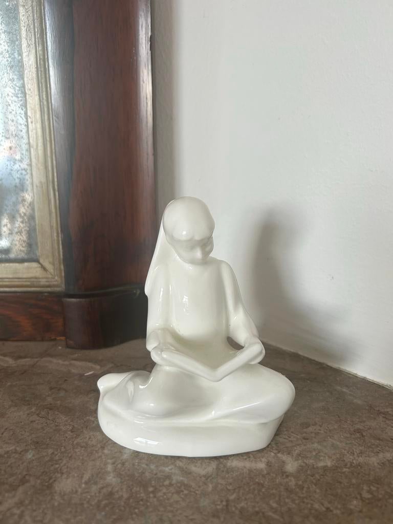 Royal Doulton Images 'Storytime Girl' beeldje, Ophalen of Verzenden, Zo goed als nieuw, Mens