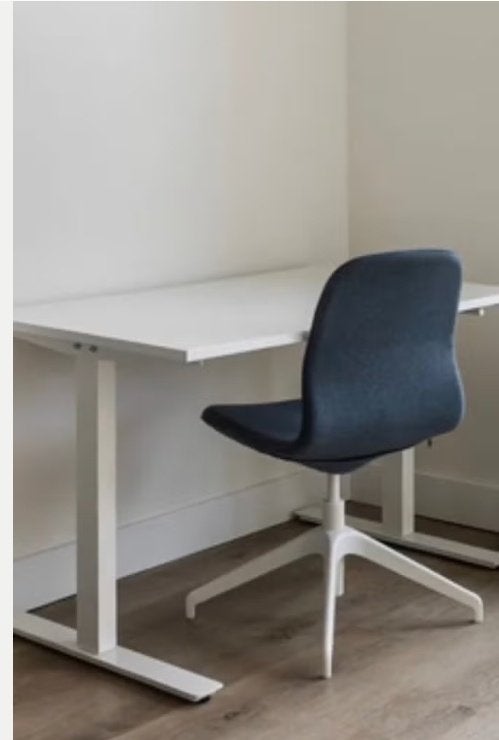 zit-sta bureau met bureaukuipstoel, Ophalen, Gebruikt