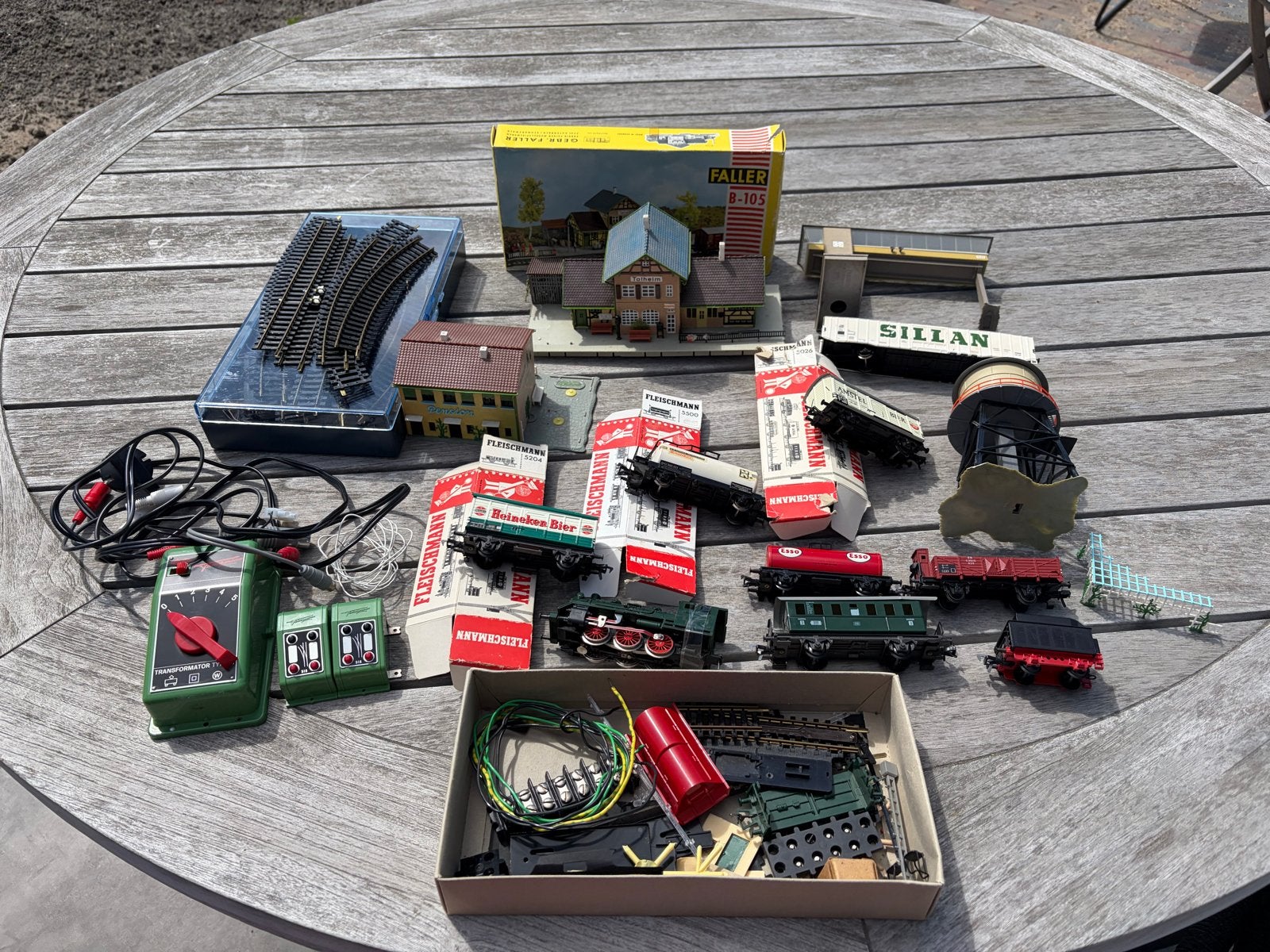 Grote modelspoorbaan set met treinen, rails en gebouwen, Ophalen, Gebruikt, Gelijkstroom, Fleischmann