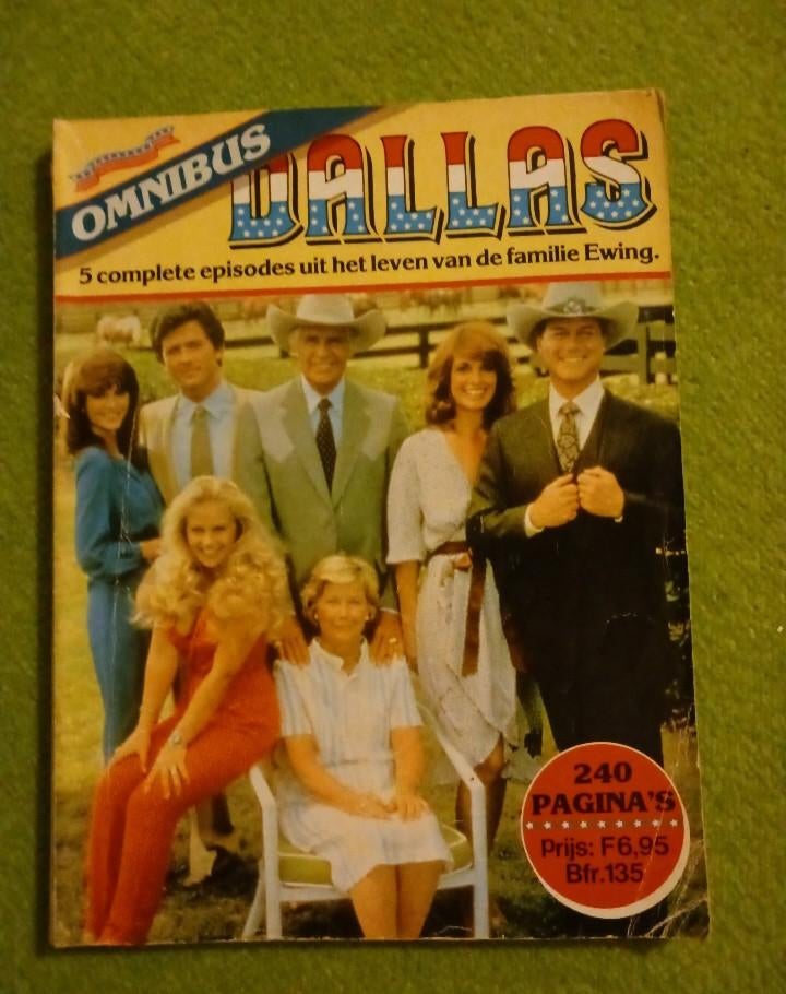 Tv serie Dallas fotoverhalen boek/ omnibus fam Ewing, Gelezen, Ophalen of Verzenden, Dallas, Tv-serie