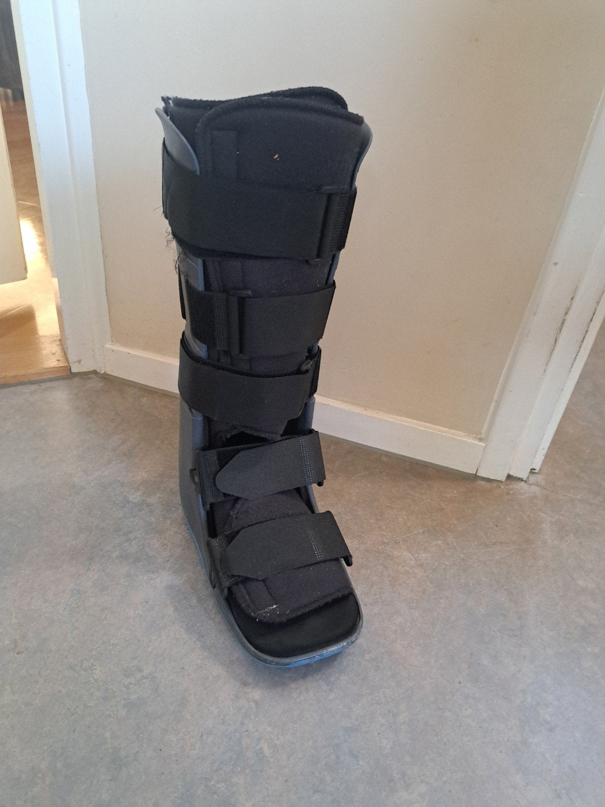 Walker hoog tot ongeveer knie., Ophalen