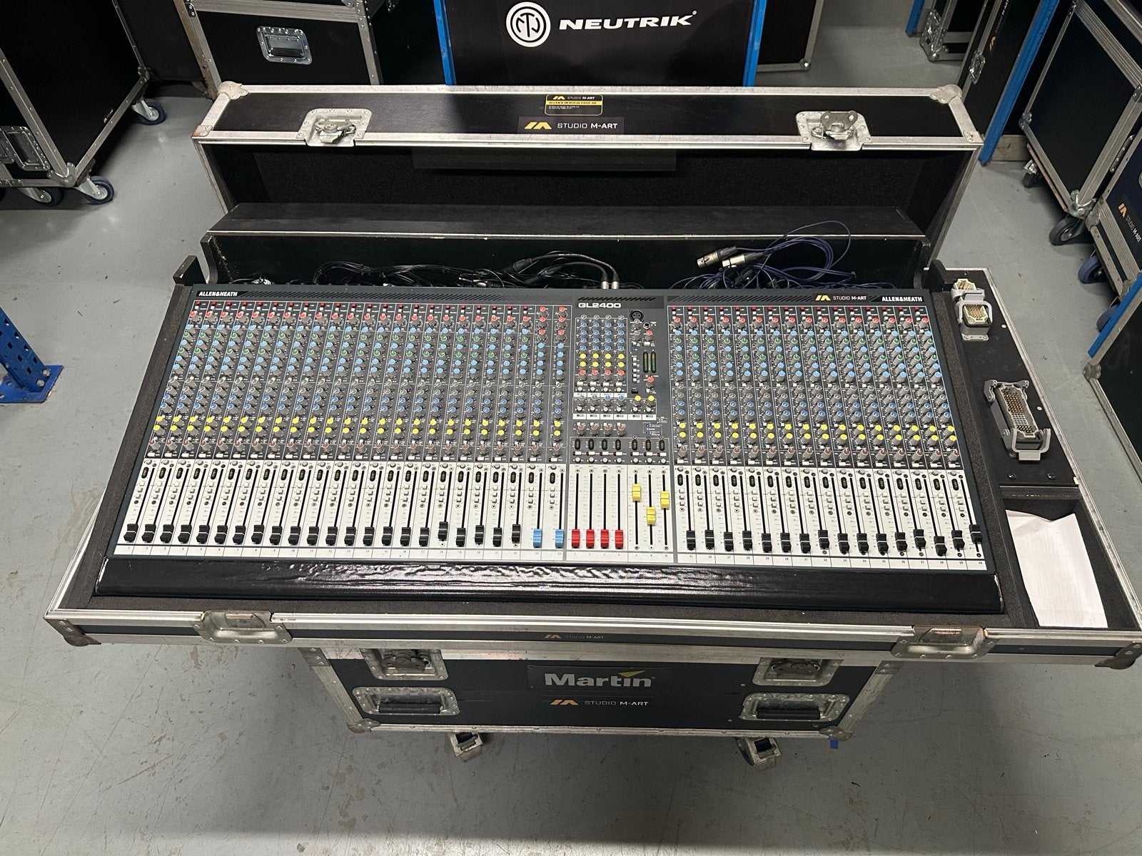 Allen & Heath GL2400 Mengpaneel met Flightcase, Muziek en Instrumenten, Ophalen, Gebruikt, 20 kanalen of meer, Microfooningang