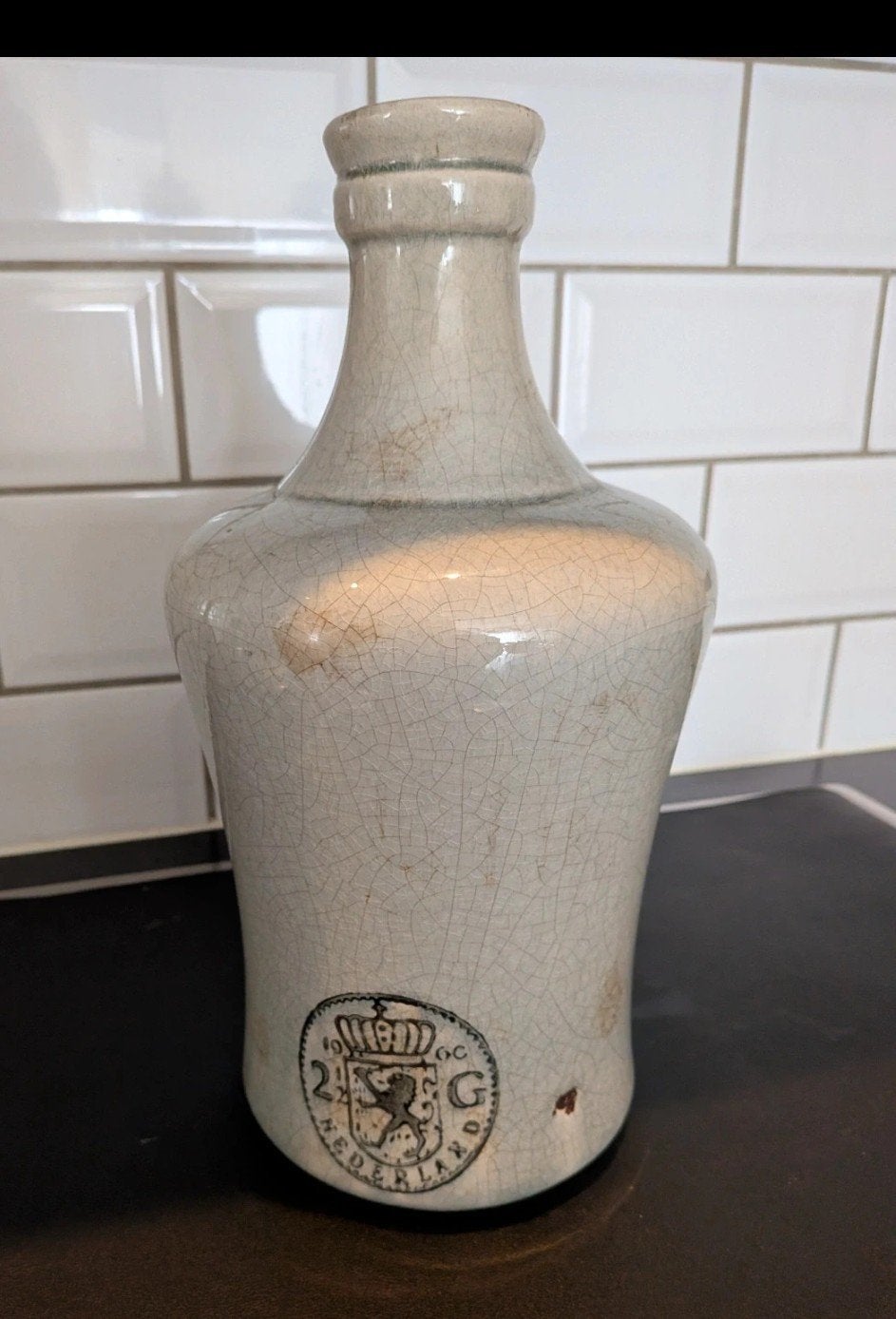 Vintage.  fles /cq de kruik 
Kruik of fles. In kleur grijs g, Huis en Inrichting, Ophalen of Verzenden, Grijs