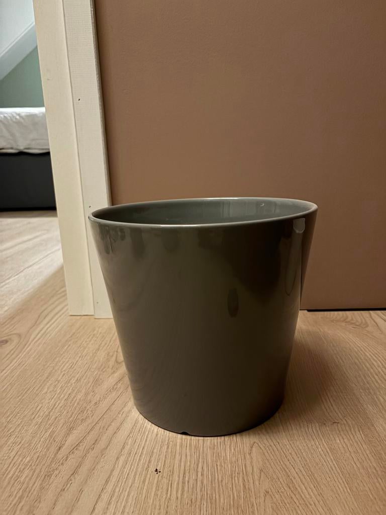 Grijze bloempot, Overige materialen, Rond, Zo goed als nieuw, Minder dan 40 cm