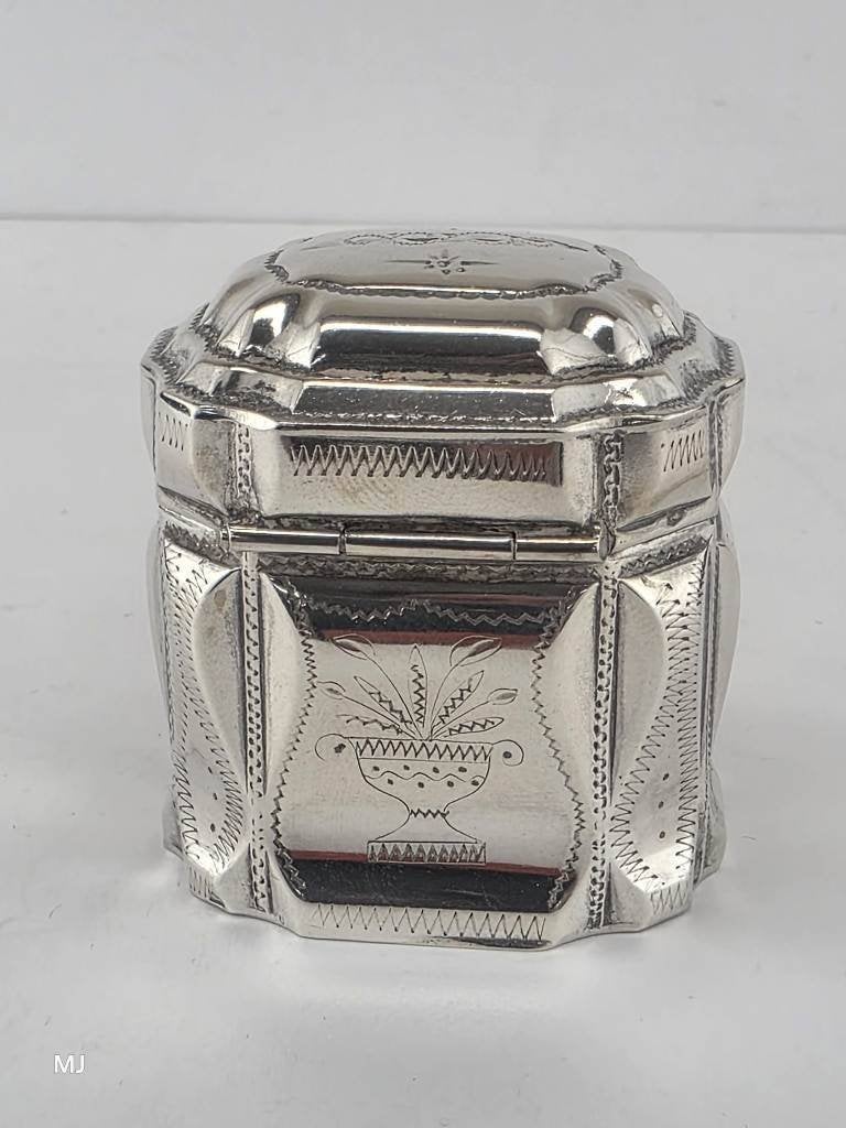 Zilveren lodereindoosje                                 Z168, Ophalen of Verzenden, Zilver