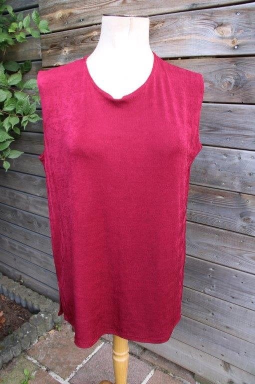 Top donkerrood Magna mt 48/50 Vaste prijs OPRUIMING, Maat 46/48 (XL) of groter, Ophalen of Verzenden, Magna, Zonder mouw