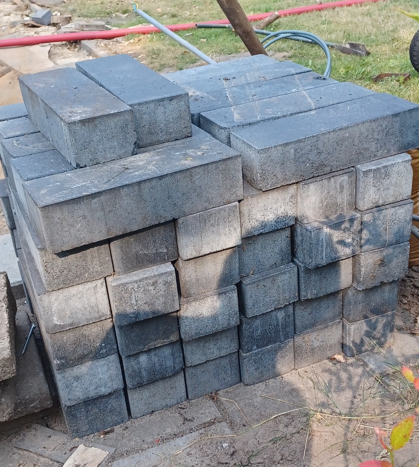 ruim 60 mooie stenen / betonklinkers / stapelblokken, Ophalen, Beton, Minder dan 5 m², Overige typen