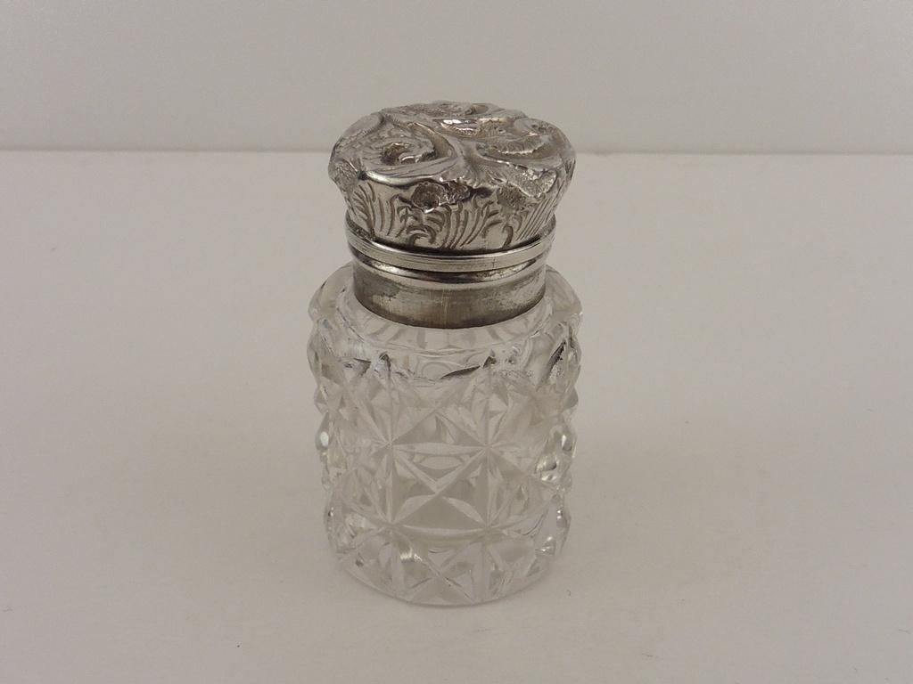 Parfumflesje met zilveren dop                           D134, Gebruikt, ., Ophalen of Verzenden, .
