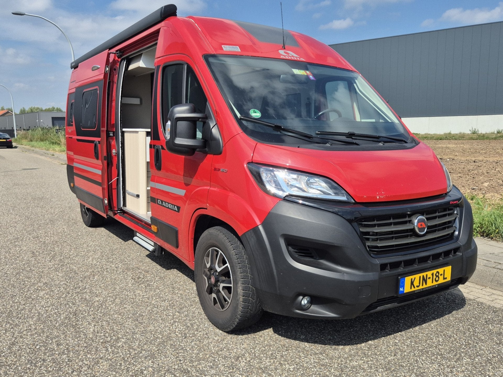 Adria TWIN 640 SLB Ducati Camper / Automaat Bed in lengte ri, Caravans en Kamperen, Campers, Automaat, Buscamper of Camperbus