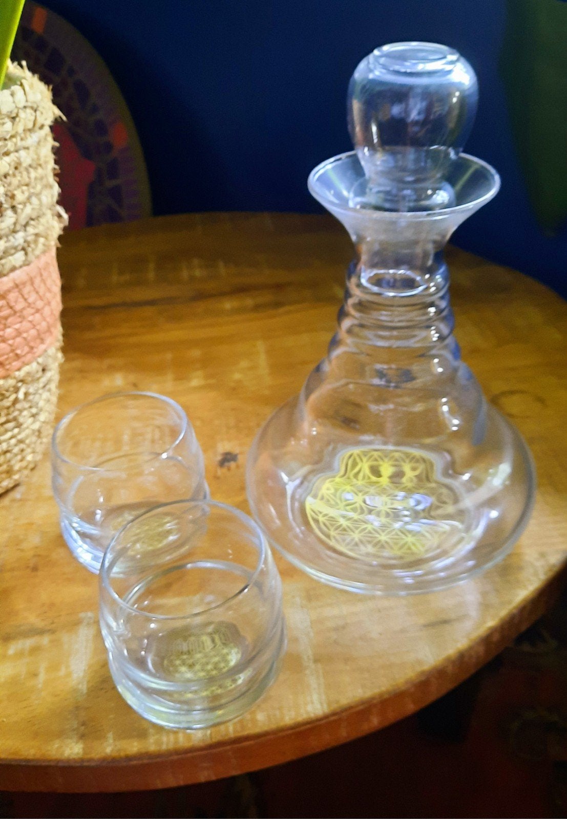 Waterfles met 2 glazen met Flower of Life symbool, Ophalen, Zo goed als nieuw, Glas, Goud