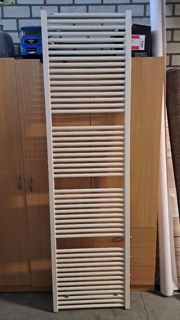 Design radiator créme kleurig, Doe-het-zelf en Verbouw, Verwarming en Radiatoren, Ophalen, Radiator, Minder dan 60 cm, Zo goed als nieuw