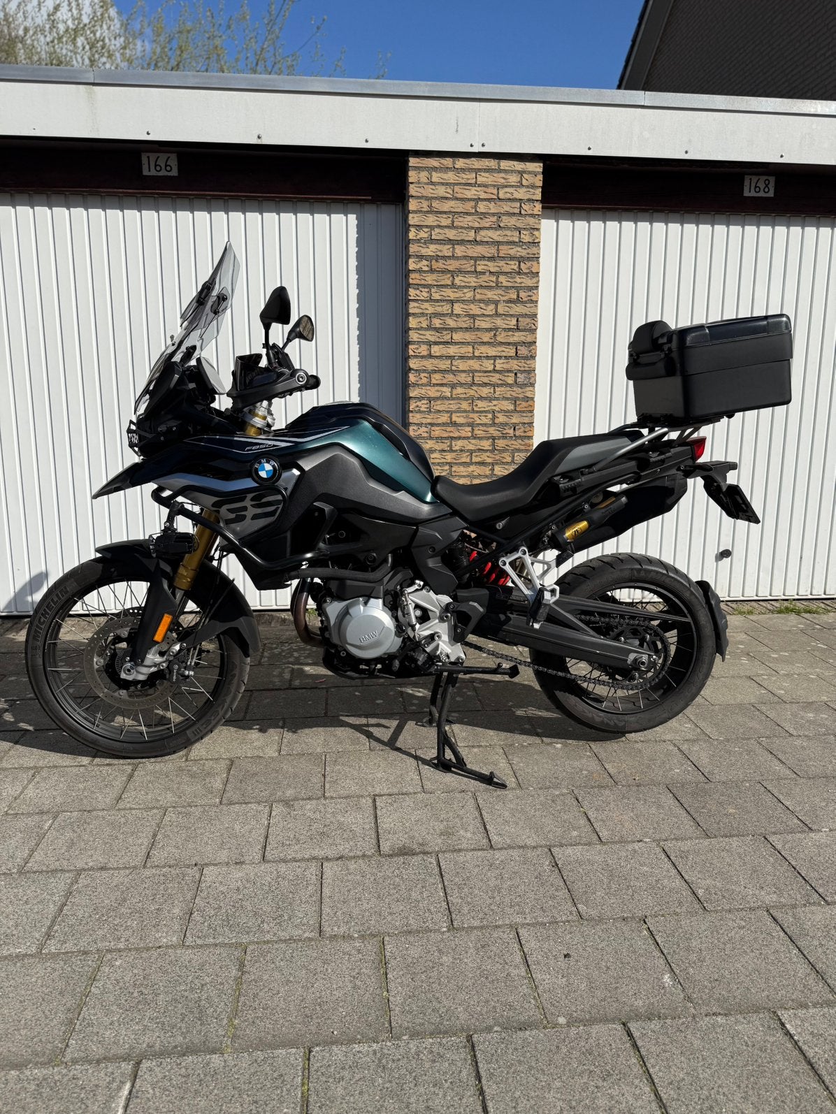BMW F850 GS | Carplay | AKRA | Kofferset | Keyless, Handvatverwarming, 2 cilinders, Occasion, Motorrijbewijs A