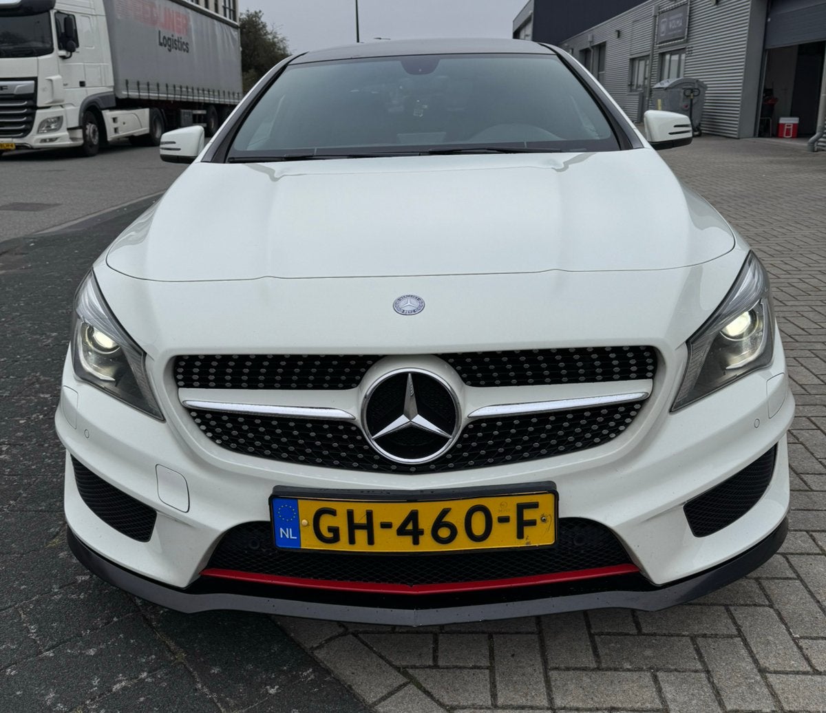 Mercedes-Benz CLA 200 1.6 115KW 7G-DCT (aut) 2013 Wit, Auto's, Zwart, 715 kg, Alcantara, Wit