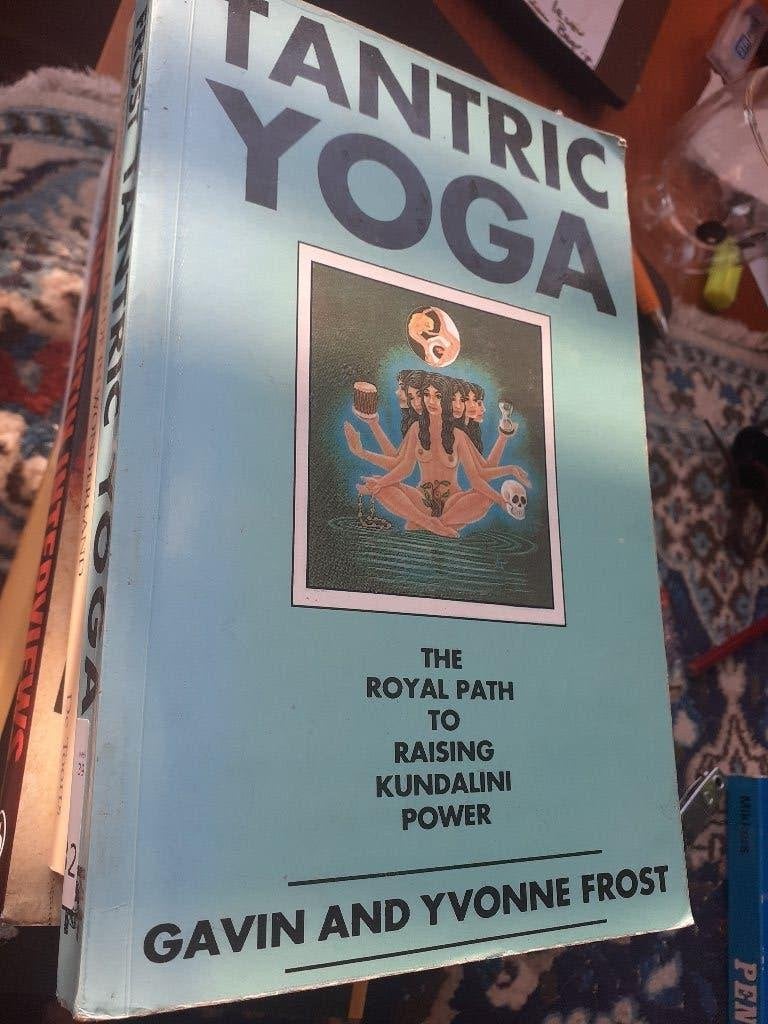 Tantric Yoga the royal path to Kundalini Power G&Y Frost, Ophalen of Verzenden, Gelezen, Meditatie of Yoga, Instructieboek